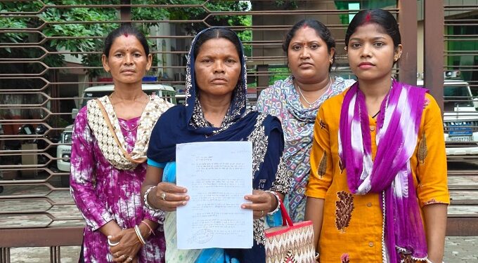 Jamshedpur ssp appeal – घाघीडीह निवासी पहुंची एसएसपी के पास, बेटे को खोजने की लगायी गुहार Jamshedpur ssp appeal – घाघीडीह निवासी पहुंची एसएसपी के पास, बेटे को खोजने की लगायी गुहार