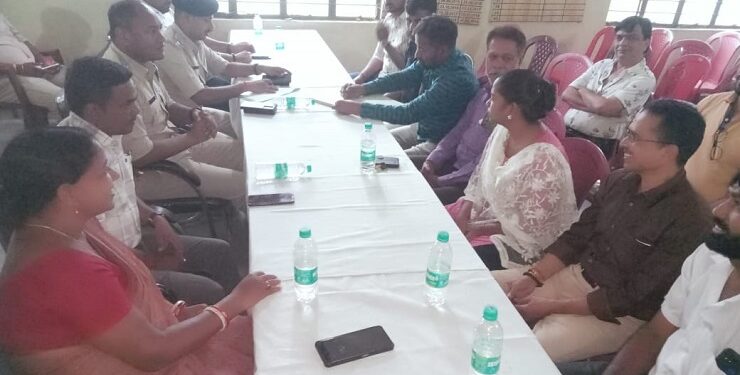 Jamshedpur rural – चाकुलिया थाना परिसर में रथ यात्रा के मद्देनजर शांति समिति की बैठक, सहयोग की अपील Jamshedpur rural – चाकुलिया थाना परिसर में रथ यात्रा के मद्देनजर शांति समिति की बैठक, सहयोग की अपील