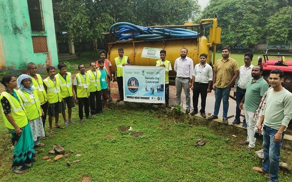 Jamshedpur rural – चाकुलिया नगर पंचायत कार्यालय में मना नमस्ते दिवस, सफाई कर्मियों के बीच आईडी कार्ड का हुआ वितरण