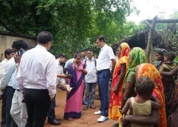 Jamshedpur SIR : जमशेदपुर के उपायुक्त ने चाकुलिया में एसआइआर 2026 कार्यों का लिया जायजा, मतदाताओं से गणना प्रपत्र भरने की अपील