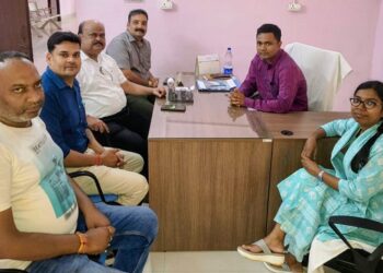 West singhbhum chaibasa chamber : खाद्य सुरक्षा विभाग की कार्रवाई के मद्देनजर चाईबासा चैंबर ने फूड सेफ्टी ऑफिसर से की भेंट, पहले जागरूकता फिर कार्रवाई पर हुई चर्चा West singhbhum chaibasa chamber : खाद्य सुरक्षा विभाग की कार्रवाई के मद्देनजर चाईबासा चैंबर ने फूड सेफ्टी ऑफिसर से की भेंट, पहले जागरूकता फिर कार्रवाई पर हुई चर्चा