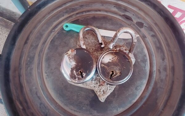 Jamshedpur theft : परसुडीह थाना से कुछ दूरी पर दुकान में चोरी, ताला काटकर सिलेंडर व नकद ले उड़े चोर, देखिए – video Jamshedpur theft : परसुडीह थाना से कुछ दूरी पर दुकान में चोरी, ताला काटकर सिलेंडर व नकद ले उड़े चोर, देखिए – video