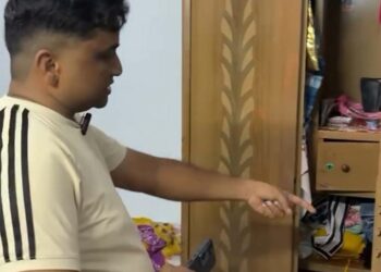 Jamshedpur theft : टेल्को में टाटा मोटर्स कर्मचारी के घर का ताला तोड़कर लाखों की चोरी, परिवार के बाहर जाने का फायदा उठाया, देखिए – video Jamshedpur theft : टेल्को में टाटा मोटर्स कर्मचारी के घर का ताला तोड़कर लाखों की चोरी, परिवार के बाहर जाने का फायदा उठाया, देखिए – video