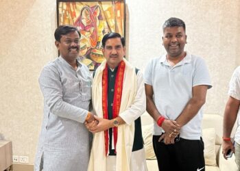 Jharkhand visit of central minister : दो दिवसीय झारखंड प्रवास पर आए केंद्रीय राज्य मंत्री तोखन साहू से मिले भाजपा नेता दिनेश कुमार, किया स्वागत