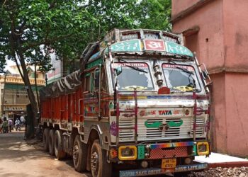 Jamshedpur rural – बहरागोड़ा में अवैध बालू लदा ट्रक जब्त, बालू माफियाओं में हड़कंप Jamshedpur rural – बहरागोड़ा में अवैध बालू लदा ट्रक जब्त, बालू माफियाओं में हड़कंप