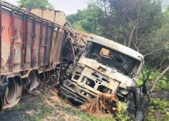 Saraikela nh accident : राजनगर-चाईबासा मार्ग पर हाइवा और ट्रेलर की टक्कर के बाद लगी आग, जलकर दोनों चालक की मौत