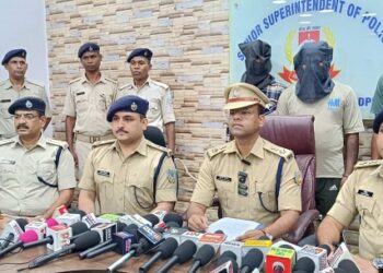 Jamshedpur bistupur dd bar case – बिष्टुपुर के डीडी बार कांड में बार के मैनेजर सहित चार पकड़ाये, पुलिस ने बताई उस रात की पूरी कहानी, देखिए – video