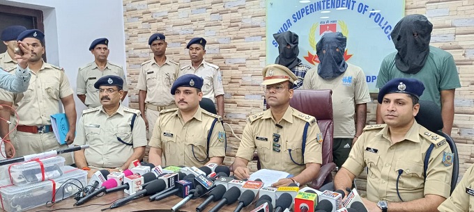 Jamshedpur bistupur dd bar case – बिष्टुपुर के डीडी बार कांड में बार के मैनेजर सहित चार पकड़ाये, पुलिस ने बताई उस रात की पूरी कहानी, देखिए – video Jamshedpur bistupur dd bar case – बिष्टुपुर के डीडी बार कांड में बार के मैनेजर सहित चार पकड़ाये, पुलिस ने बताई उस रात की पूरी कहानी, देखिए – video