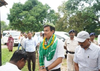 Jamshedpur dc inspection : जमशेदपुर के उपायुक्त ने घाटशिला प्रखंड के विभिन्न विकास कार्यों एवं जनसुविधाओं का किया निरीक्षण, निर्माण कार्यों की गुणवत्ता, समयबद्ध संचालन एवं आमजन को बेहतर सुविधाएं उपलब्ध कराने के दिए निर्देश Jamshedpur dc inspection : जमशेदपुर के उपायुक्त ने घाटशिला प्रखंड के विभिन्न विकास कार्यों एवं जनसुविधाओं का किया निरीक्षण, निर्माण कार्यों की गुणवत्ता, समयबद्ध संचालन एवं आमजन को बेहतर सुविधाएं उपलब्ध कराने के दिए निर्देश