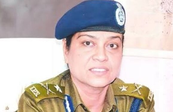 Jharkhand dgp meeting : झारखंड की डीजीपी ने अनुकंपा समिति के माध्यम से की गई आश्रितों की नियुक्तियां, दी गयी मंजूरी Jharkhand dgp meeting : झारखंड की डीजीपी ने अनुकंपा समिति के माध्यम से की गई आश्रितों की नियुक्तियां, दी गयी मंजूरी