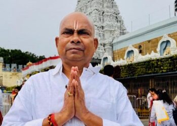 Jamshedpur jugsalai mla in tirupati mandir – जुगसलाई विधायक मंगल कालिंदी पांचवीं बार किये तिरुपति बालाजी के दर्शन, बाल भी किये दान Jamshedpur jugsalai mla in tirupati mandir – जुगसलाई विधायक मंगल कालिंदी पांचवीं बार किये तिरुपति बालाजी के दर्शन, बाल भी किये दान