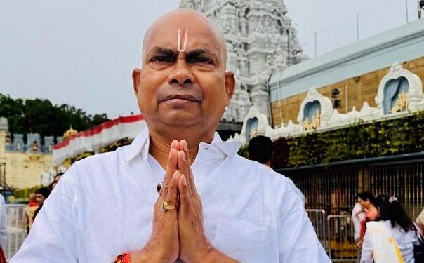 Jamshedpur jugsalai mla in tirupati mandir – जुगसलाई विधायक मंगल कालिंदी पांचवीं बार किये तिरुपति बालाजी के दर्शन, बाल भी किये दान Jamshedpur jugsalai mla in tirupati mandir – जुगसलाई विधायक मंगल कालिंदी पांचवीं बार किये तिरुपति बालाजी के दर्शन, बाल भी किये दान