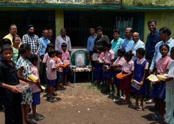 Jamshedpur bjp : भाजपा बिष्टुपुर मंडल ने जेआरडी टाटा को दी श्रद्धांजलि, किया नमन