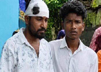 Jamshedpur dispute : परसुडीह में गाली-गलौज का विरोध करना महिला को पड़ा महंगा, देवर सहित महिला के साथ मारपीट, देखिए – video Jamshedpur dispute : परसुडीह में गाली-गलौज का विरोध करना महिला को पड़ा महंगा, देवर सहित महिला के साथ मारपीट, देखिए – video