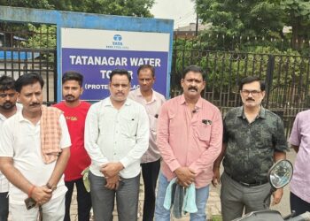 Jamshedpur burmamines public issue – बर्मामाइंस में गंदे और बदबूदार पानी से नाराज बस्तीवासी पहुंचे टाटा वाटर प्लांट, स्थायी समाधान करने की मांग