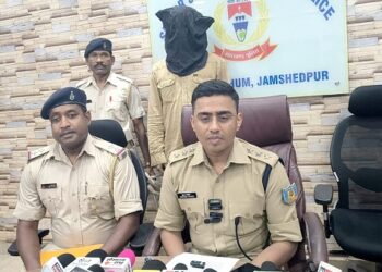 Jamshedpur police action – सिदगोड़ा में 275 पुड़िया ब्राउन शुगर के साथ हिस्ट्रीशीटर गिरफ्तार, महिला अपराधी के साथ मिलकर बेचता था ब्राउन शुगर, देखिए – video