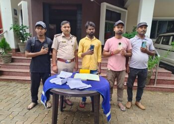 Saraikela chandil police : चांडिल पुलिस ने सीइआइआर पोर्टल से बरामद किए चार गुम मोबाइल, मालिकों को लौटाए Saraikela chandil police : चांडिल पुलिस ने सीइआइआर पोर्टल से बरामद किए चार गुम मोबाइल, मालिकों को लौटाए
