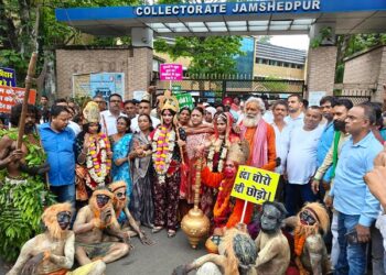 Jamshedpur public protest : अयोध्या राम मंदिर चंदा चोरी के खिलाफ सामाजिक संगठनों और आम लोगों का आंदोलन शुरू, साकची आम बगान से डीसी ऑफिस तक निकली विशाल रैली, देखिए – video