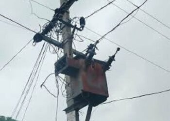 Jamshedpur rural transformer issue : बहरागोड़ा के भालुकखुलिया में ट्रांसफार्मर खराब होने से ग्रामीण अंधेरे में, ट्रांसफार्मर लगाने की मांग की Jamshedpur rural transformer issue : बहरागोड़ा के भालुकखुलिया में ट्रांसफार्मर खराब होने से ग्रामीण अंधेरे में, ट्रांसफार्मर लगाने की मांग की
