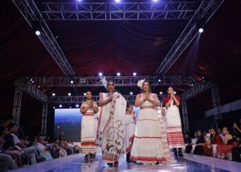 Jharkhand pride : सोहराई कला और हथकरघा के साथ झारखंड की पहचान बनी ‘प्राइड ऑफ ट्राइब’, एनइआइएफडब्ल्यू 2026 में लहराया परचम, आदिवासी विरासत को मिला राष्ट्रीय मंच Jharkhand pride : सोहराई कला और हथकरघा के साथ झारखंड की पहचान बनी ‘प्राइड ऑफ ट्राइब’, एनइआइएफडब्ल्यू 2026 में लहराया परचम, आदिवासी विरासत को मिला राष्ट्रीय मंच