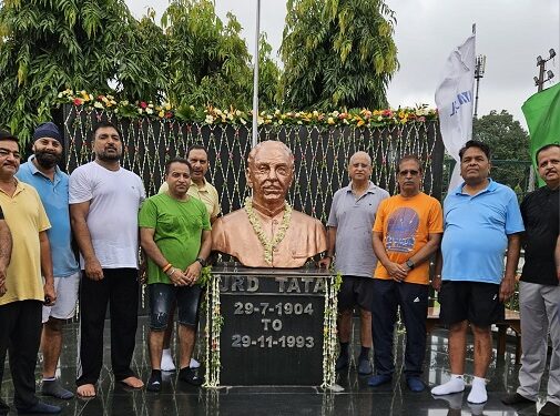 Jamshedpur tribute to JRD Tata : भारत रत्न जेआरडी टाटा की जयंती पर कुलवंत सिंह बंटी ने दी श्रद्धांजलि