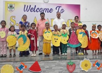 Jamshedpur kids school : बालीगुमा एसएस एकेडमी में मना फ्रूट्स डे, नन्हे बच्चों ने विभिन्न फलों की वेशभूषा में दी प्रस्तुति