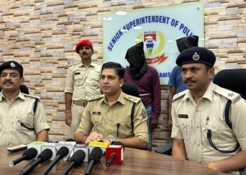 Jamshedpur dd bar case – डीडी बार हत्याकांड मामले में दो और गिरफ्तार, फरारी में इस्तेमाल स्कूटी बरामद, देखिए – video Jamshedpur dd bar case – डीडी बार हत्याकांड मामले में दो और गिरफ्तार, फरारी में इस्तेमाल स्कूटी बरामद, देखिए – video