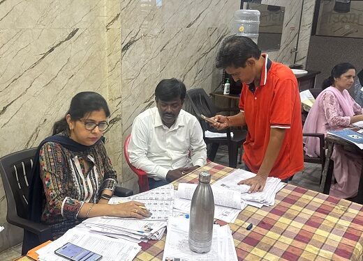 Jamshedpur SIR bjp : एसआइआर अभियान में तेजी लाने हेतु बूथों का निरीक्षण, भाजपा नेता ने किया पात्र मतदाता समय पर अपना प्रपत्र जमा करने की अपील Jamshedpur SIR bjp : एसआइआर अभियान में तेजी लाने हेतु बूथों का निरीक्षण, भाजपा नेता ने किया पात्र मतदाता समय पर अपना प्रपत्र जमा करने की अपील