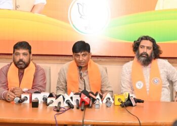 Jharkhand bjp attack government : झारखंड भाजपा का हेमंत सरकार पर बड़ा हमला, मांग – निवेश को लेकर पिछले विदेश यात्रा पर श्वेत पत्र जारी करे हेमंत सरकार