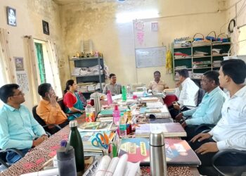 Jamshedpur rural – मानुषमुरिया प्लस टू विद्यालय में मुखिया ने शिक्षकों के साथ की बैठक, बिना सूचना के कोई भी कार्य नहीं करने का दिया निर्देश Jamshedpur rural – मानुषमुरिया प्लस टू विद्यालय में मुखिया ने शिक्षकों के साथ की बैठक, बिना सूचना के कोई भी कार्य नहीं करने का दिया निर्देश