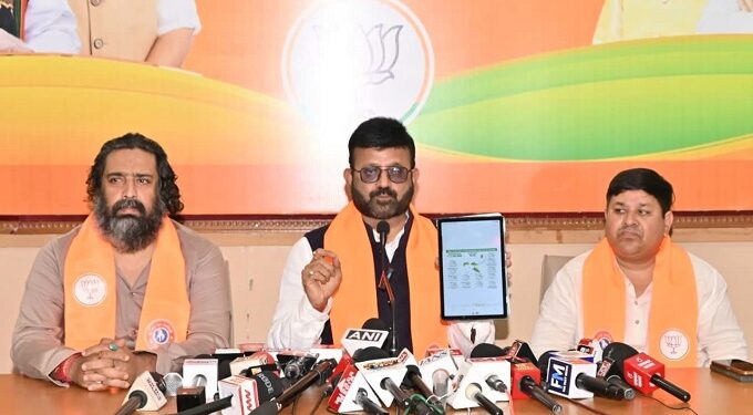 Jharkhand bjp attack on government : झारखंड सरकार पर भाजपा का हमला, पुराने निवेश प्रस्तावों की री-पैकेजिंग कर नई घोषणा के रूप में प्रस्तुत कर रही सरकार Jharkhand bjp attack on government : झारखंड सरकार पर भाजपा का हमला, पुराने निवेश प्रस्तावों की री-पैकेजिंग कर नई घोषणा के रूप में प्रस्तुत कर रही सरकार