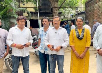 Jamshedpur snatching – उलीडीह में महिला का पर्स छीनकर बाइक सवार बदमाश फरार, पीछा करने में मोबाइल भी गिरा, दूसरे ने उठाया