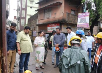 Jamshedpur mango nagar nigam : मानगो नगर निगम के मेयर सुधा गुप्ता की पहल रंग लाई, टाटा स्टील यूआइएसएल ने मानगो में शुरू कराया नालियों की सफाई अभियान