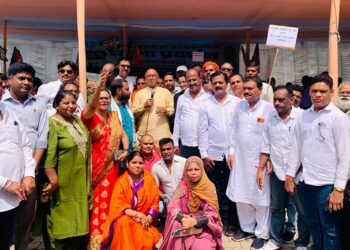 Jamshedpur mango nagar nigam jdu dharna : मानगो नगर निगम के समक्ष विधायक सरयू राय के नेतृत्व में जदयू, भाजपा, आजसू और लोजपा ने दिया धरना, मानगो की मेयर का विरोध, कार्य क्षमता पर उठाये सवाल