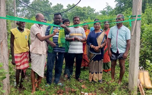 Jamshedpur rural – श्यामसुंदरपुर में मुखिया के पहल से बीरभांगा में किसानों को मिली बड़ी राहत, 63 केवीए का लगा नया ट्रांसफॉर्मर Jamshedpur rural – श्यामसुंदरपुर में मुखिया के पहल से बीरभांगा में किसानों को मिली बड़ी राहत, 63 केवीए का लगा नया ट्रांसफॉर्मर