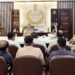 Jamshedpur dd bar murder : बिष्टुपुर के डीडी बार के बाहर हुई खूनी खेल के मामले में मृतक हिमांशु के परिजनों ने की एडीजी से मुलाकात, डीआइजी और एसएसपी की मौजूदगी में हमलावरों को गिरफ्तार करने की उठायी मांग, पुलिसवालों पर भी हो कार्रवाई