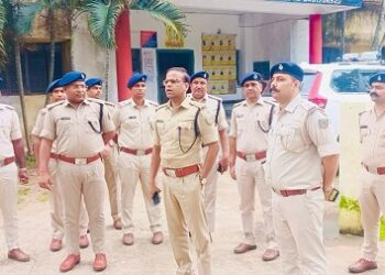 Jamshedpur ssp meeting in musabani : मुसाबनी थाना परिसर में एसएसपी ने की समीक्षा बैठक, अपराध नियंत्रण व लंबित मामलों के त्वरित निष्पादन के दिए निर्देश