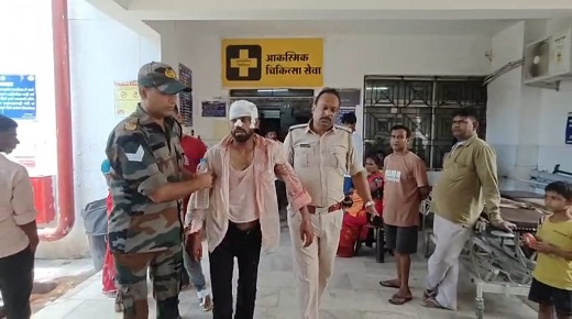 Jamshedpur love affair dispute : बागबेड़ा में प्रेम-प्रसंग को लेकर विवाद, युवक ने लगाया बंधक बनाकर मारपीट का आरोप Jamshedpur love affair dispute : बागबेड़ा में प्रेम-प्रसंग को लेकर विवाद, युवक ने लगाया बंधक बनाकर मारपीट का आरोप