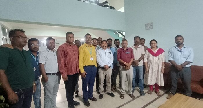 Jamshedpur rural ucil – यूसिल एसटी कर्मचारी संघ व यूसिल प्रबंधन के बीच आदिवासी कर्मचारी के हितों को लेकर हुई अहम बैठक, कंपनी प्रबंधन को सौंपा 20 सूत्री मांग पत्र Jamshedpur rural ucil – यूसिल एसटी कर्मचारी संघ व यूसिल प्रबंधन के बीच आदिवासी कर्मचारी के हितों को लेकर हुई अहम बैठक, कंपनी प्रबंधन को सौंपा 20 सूत्री मांग पत्र