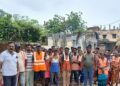 Jamshedpur strike : सोनारी में सफाई कर्मियों ने किया हड़ताल, 400 की जगह 300 रुपये ही दे रहा ठेकेदार, देखिये – video Jamshedpur strike : सोनारी में सफाई कर्मियों ने किया हड़ताल, 400 की जगह 300 रुपये ही दे रहा ठेकेदार, देखिये – video