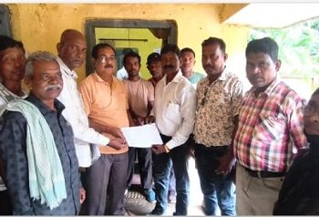 Jamshedpur rural : माझी पारगाना माहाल ने वन क्षेत्र पदाधिकारी चाकुलिया के नाम ज्ञापन सौंपा, वन पट्टा देने क मांग की Jamshedpur rural : माझी पारगाना माहाल ने वन क्षेत्र पदाधिकारी चाकुलिया के नाम ज्ञापन सौंपा, वन पट्टा देने क मांग की