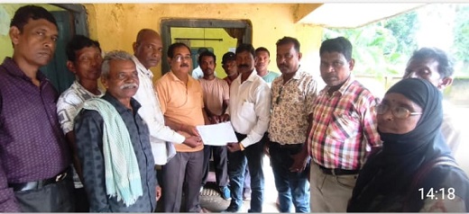Jamshedpur rural : माझी पारगाना माहाल ने वन क्षेत्र पदाधिकारी चाकुलिया के नाम ज्ञापन सौंपा, वन पट्टा देने क मांग की Jamshedpur rural : माझी पारगाना माहाल ने वन क्षेत्र पदाधिकारी चाकुलिया के नाम ज्ञापन सौंपा, वन पट्टा देने क मांग की