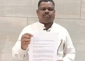 West singhbhum extortion : कुख्यात नक्सली के नाम पर रंगदारी मांगने का आरोप, चांडिल थाना में शिकायत West singhbhum extortion : कुख्यात नक्सली के नाम पर रंगदारी मांगने का आरोप, चांडिल थाना में शिकायत