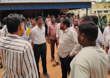 Jamshedpur rural – मनोहर लाल उच्च विद्यालय प्लस टू में इंटर की सीट बढ़ाने को लेकर विधायक समीर कुमार मोहंती ने की बैठक, उपायुक्त से फोन पर की वार्ता Jamshedpur rural – मनोहर लाल उच्च विद्यालय प्लस टू में इंटर की सीट बढ़ाने को लेकर विधायक समीर कुमार मोहंती ने की बैठक, उपायुक्त से फोन पर की वार्ता