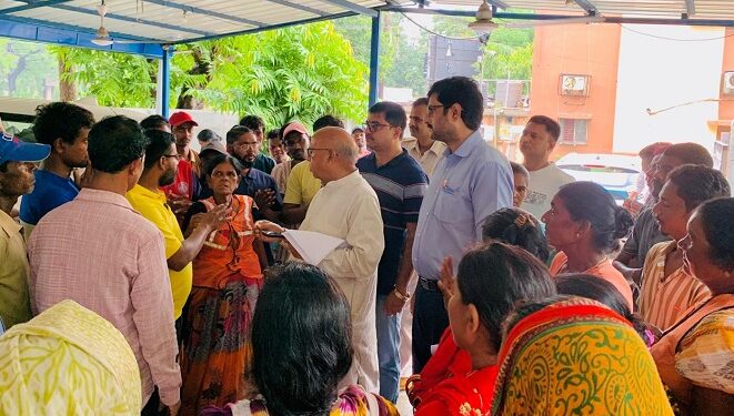 Jamshedpur mla saryu roy : कदमा के सफाई कर्मचारियों को पूरा मानदेय दिलाने के लिए जमशेदपुर के विधायक सरयू राय ने किया हस्तक्षेप, तय राशि से कम दिया जा रहा कर्मचारियों को पैसा Jamshedpur mla saryu roy : कदमा के सफाई कर्मचारियों को पूरा मानदेय दिलाने के लिए जमशेदपुर के विधायक सरयू राय ने किया हस्तक्षेप, तय राशि से कम दिया जा रहा कर्मचारियों को पैसा