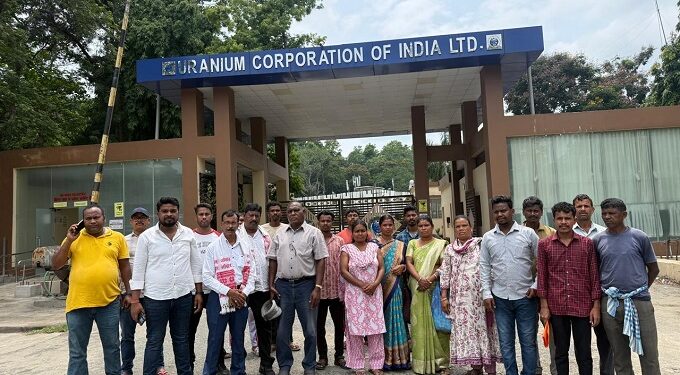 Jamshedpur ucil : यूसीआईएल सीएमडी से मिला तूरामडीह विस्थापित समिति का प्रतिनिधिमंडल, 17 सूत्री मांग पत्र सौंपा Jamshedpur ucil : यूसीआईएल सीएमडी से मिला तूरामडीह विस्थापित समिति का प्रतिनिधिमंडल, 17 सूत्री मांग पत्र सौंपा
