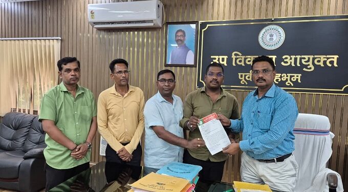 Jamshedpur BJP ST Morcha : जमशेदपुर में सीएनटी एक्ट के उल्लंघन पर भाजपा अनुसूचित जनजाति मोर्चा ने जताई चिंता, निगरानी समिति गठन की मांग Jamshedpur BJP ST Morcha : जमशेदपुर में सीएनटी एक्ट के उल्लंघन पर भाजपा अनुसूचित जनजाति मोर्चा ने जताई चिंता, निगरानी समिति गठन की मांग