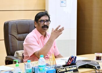 Jharkhand cm meeting : झारखंड के मुख्यमंत्री हेमन्त सोरेन ने की उत्पाद एवं मद्य निषेध विभाग की उच्चस्तरीय समीक्षा, शराब बेचकर सरकार को हुई लक्ष्य से अधिक 4013.53 करोड़ रुपये की कमायी, इस साल 4500 करोड़ रुपये कमाने का लक्ष्य Jharkhand cm meeting : झारखंड के मुख्यमंत्री हेमन्त सोरेन ने की उत्पाद एवं मद्य निषेध विभाग की उच्चस्तरीय समीक्षा, शराब बेचकर सरकार को हुई लक्ष्य से अधिक 4013.53 करोड़ रुपये की कमायी, इस साल 4500 करोड़ रुपये कमाने का लक्ष्य