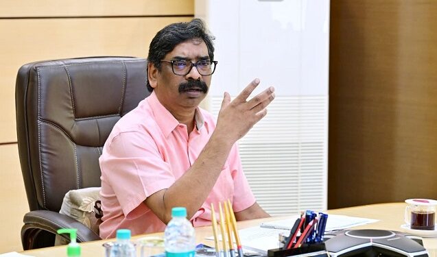 Jharkhand cm meeting : झारखंड के मुख्यमंत्री हेमन्त सोरेन ने की उत्पाद एवं मद्य निषेध विभाग की उच्चस्तरीय समीक्षा, शराब बेचकर सरकार को हुई लक्ष्य से अधिक 4013.53 करोड़ रुपये की कमायी, इस साल 4500 करोड़ रुपये कमाने का लक्ष्य Jharkhand cm meeting : झारखंड के मुख्यमंत्री हेमन्त सोरेन ने की उत्पाद एवं मद्य निषेध विभाग की उच्चस्तरीय समीक्षा, शराब बेचकर सरकार को हुई लक्ष्य से अधिक 4013.53 करोड़ रुपये की कमायी, इस साल 4500 करोड़ रुपये कमाने का लक्ष्य