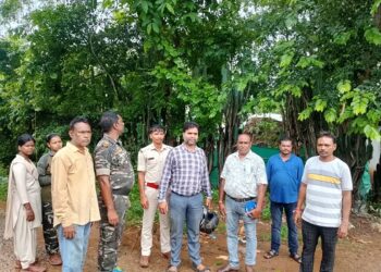 Jamshedpur rural : मानुषमुरिया में सरकारी भूमि पर कब्जा करने के आरोप में जांच करने पहुंची प्रशासन की टीम, सीओ ने मांगे जमीन के दस्तावेज Jamshedpur rural : मानुषमुरिया में सरकारी भूमि पर कब्जा करने के आरोप में जांच करने पहुंची प्रशासन की टीम, सीओ ने मांगे जमीन के दस्तावेज